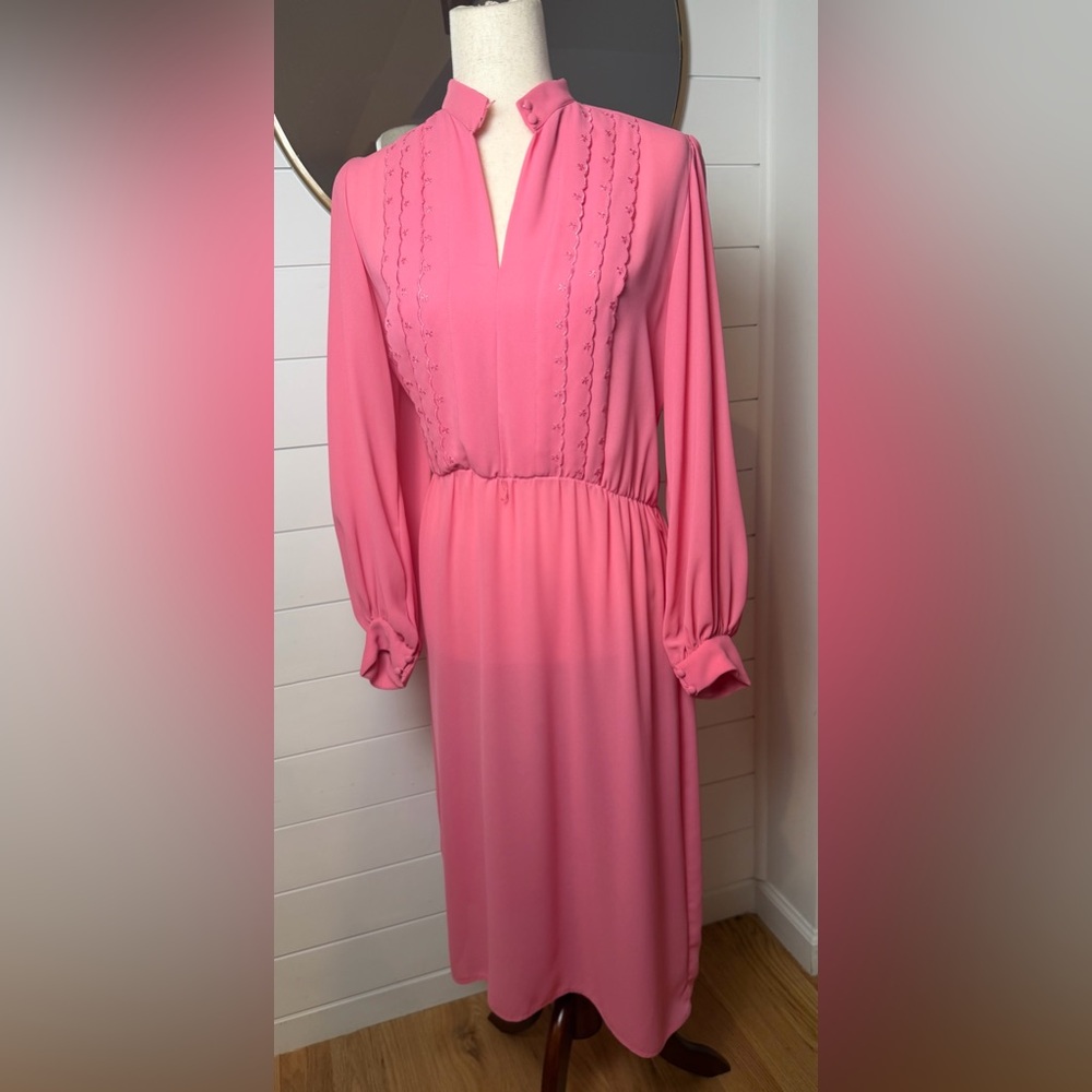 Vintage 1960s Bits & Pieces Pink Embroidered Midi Dress Button Cuff Sleeves - 14